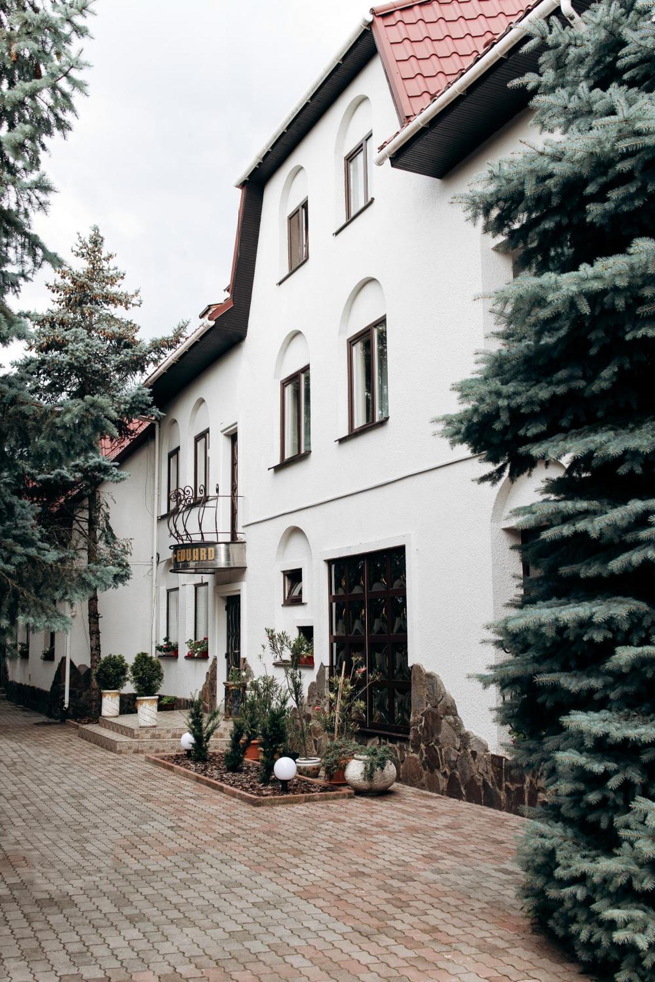 Eduard Hotel Úzhgorod Exterior foto